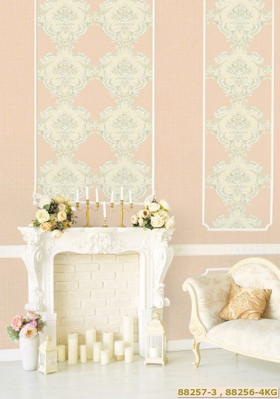 Họa tiết là hoa văn to trên nền giấy dán tường dễ dàng kết hợp với các đồ nội thất tân cổ điển trong nhà